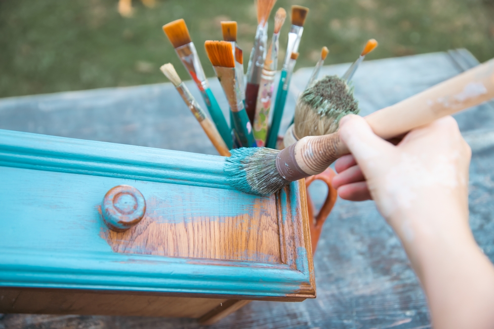 Te explicamos como pintar un mueble de madera paso a paso